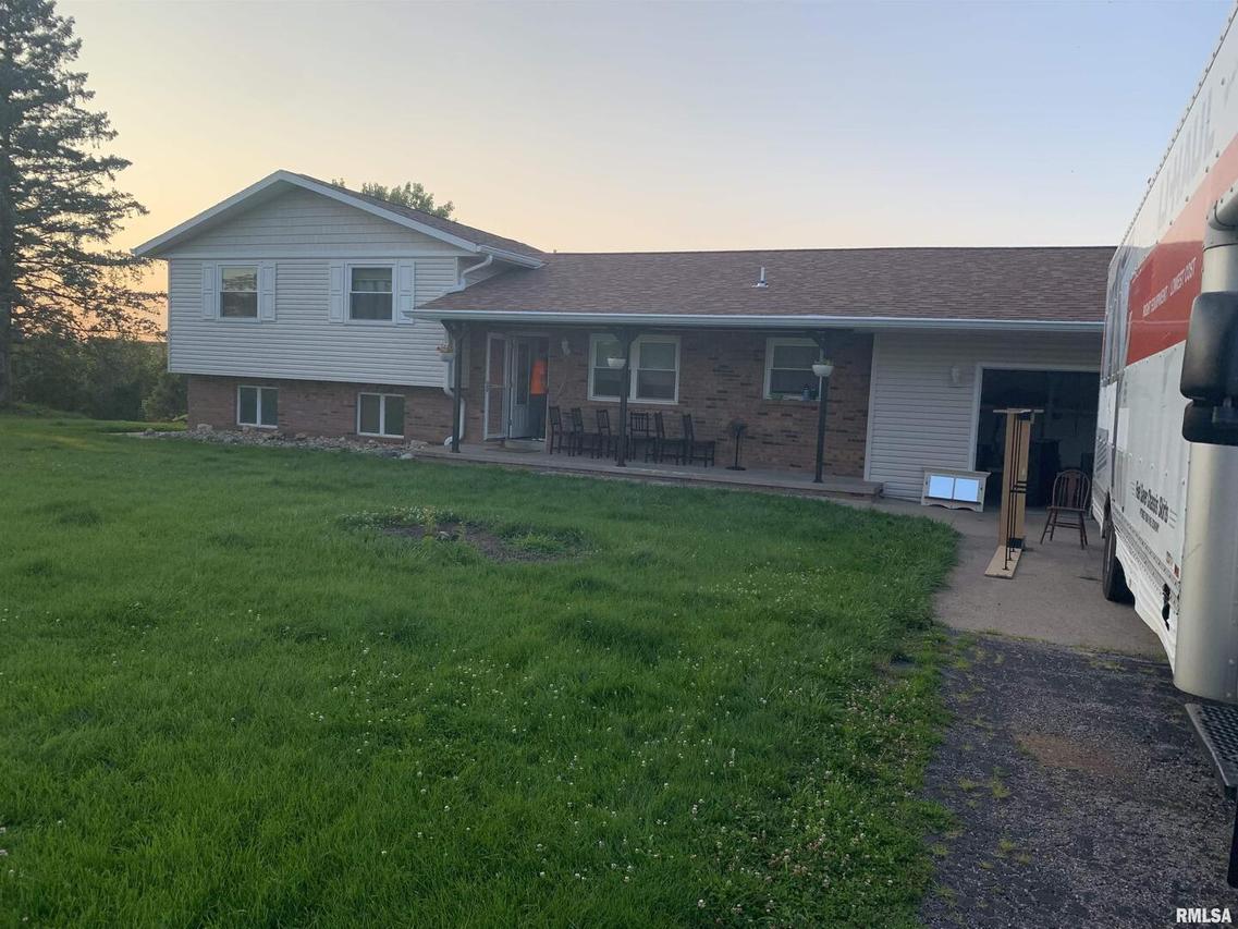 7232 N 2200th Ave., Geneseo, IL 61254