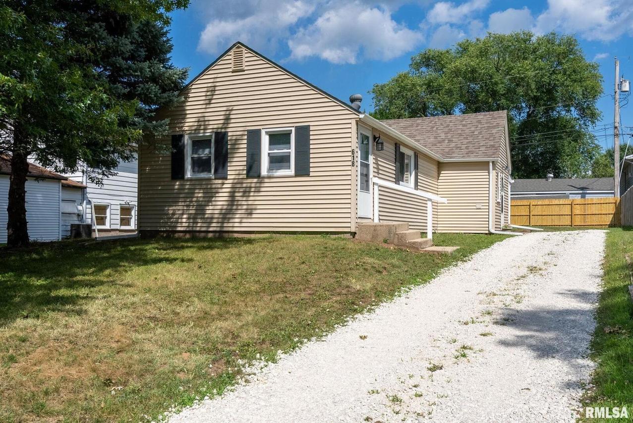 618 4th St., Colona, IL 61241