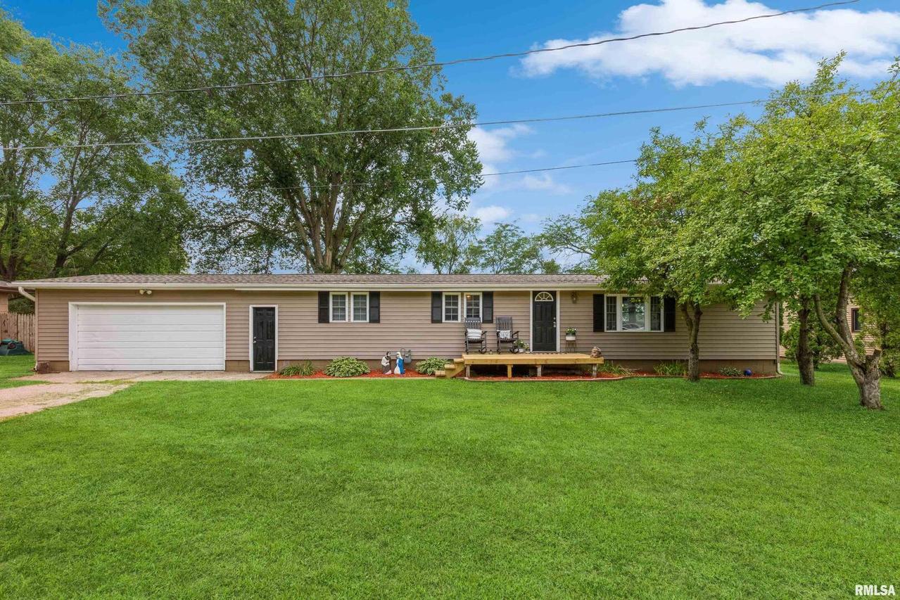 1113 Locust St., Thomson, IL 61285