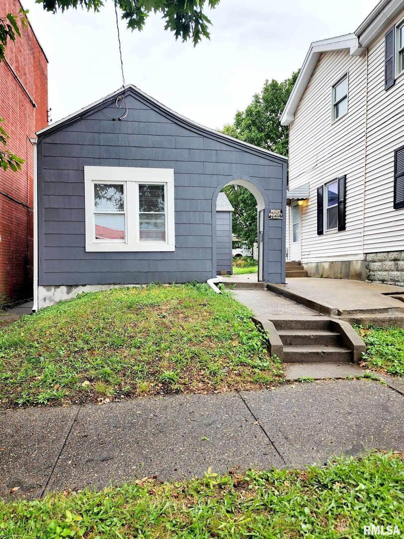 130 S 12th St., Quincy, IL 62301