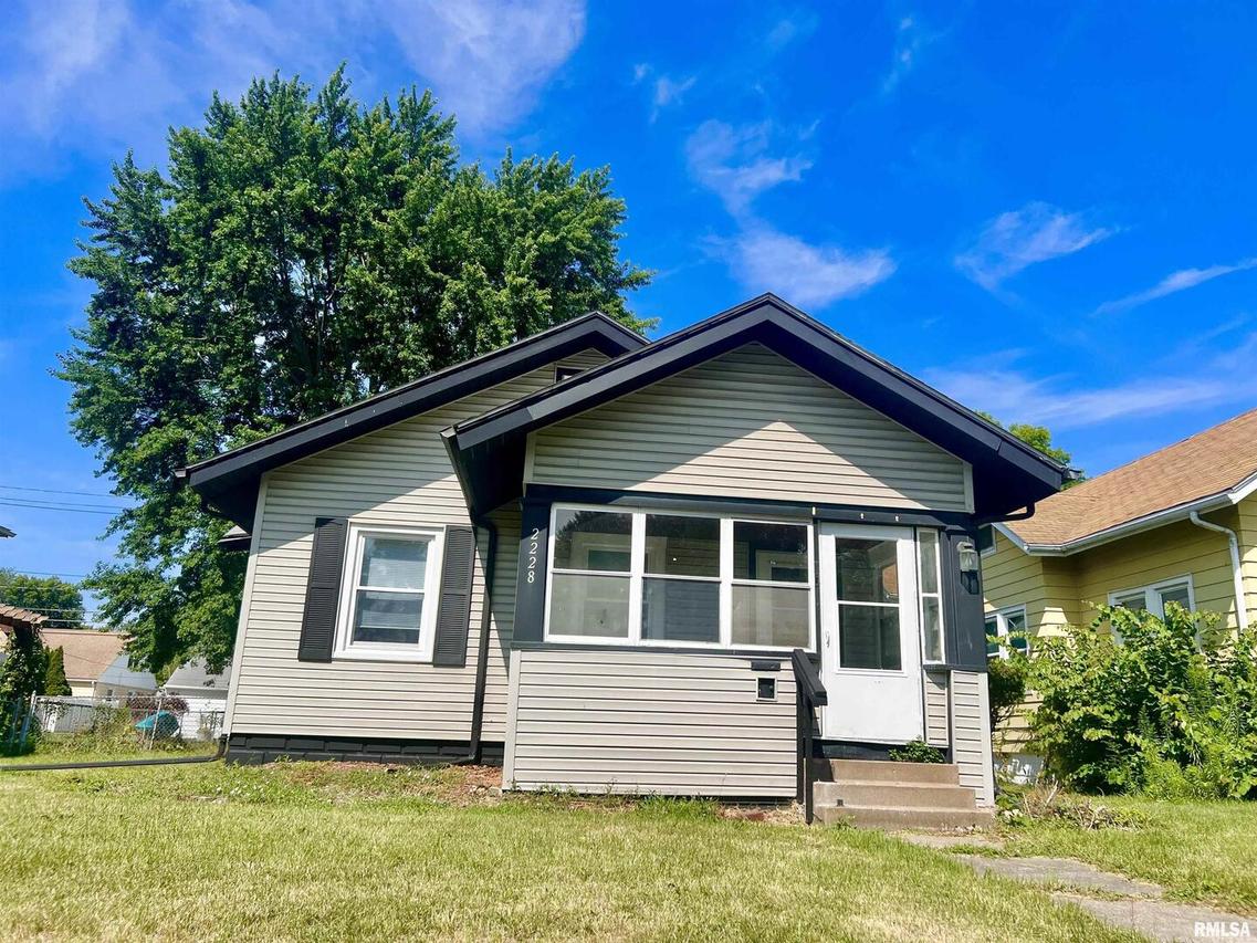 2228 38th St., Rock Island, IL 61201