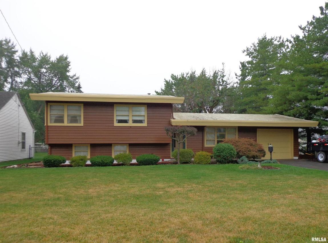 2432 Oak St., Quincy, IL 62301