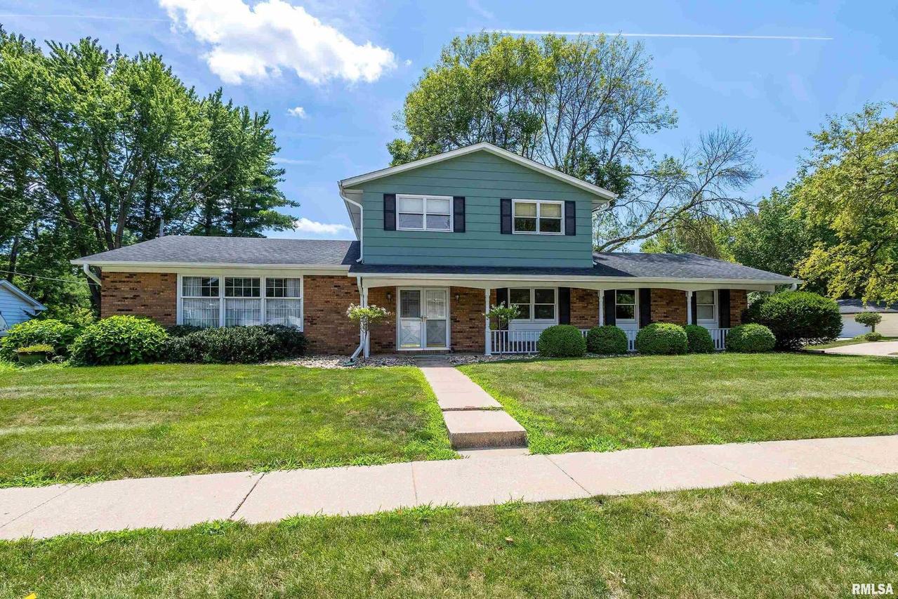 206 27th Avenue Ct., Moline, IL 61265