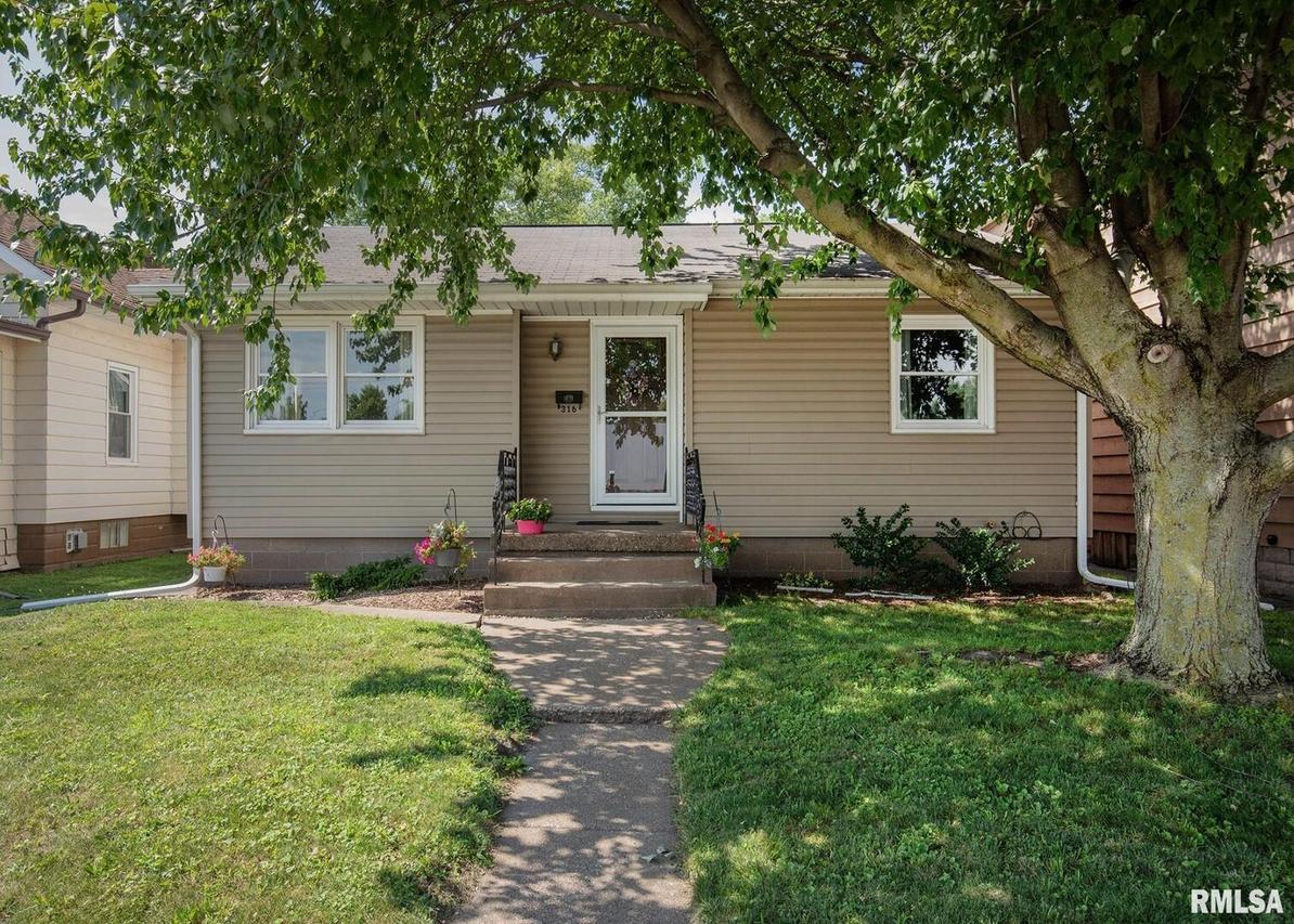 316 1st Ave., Silvis, IL 61282