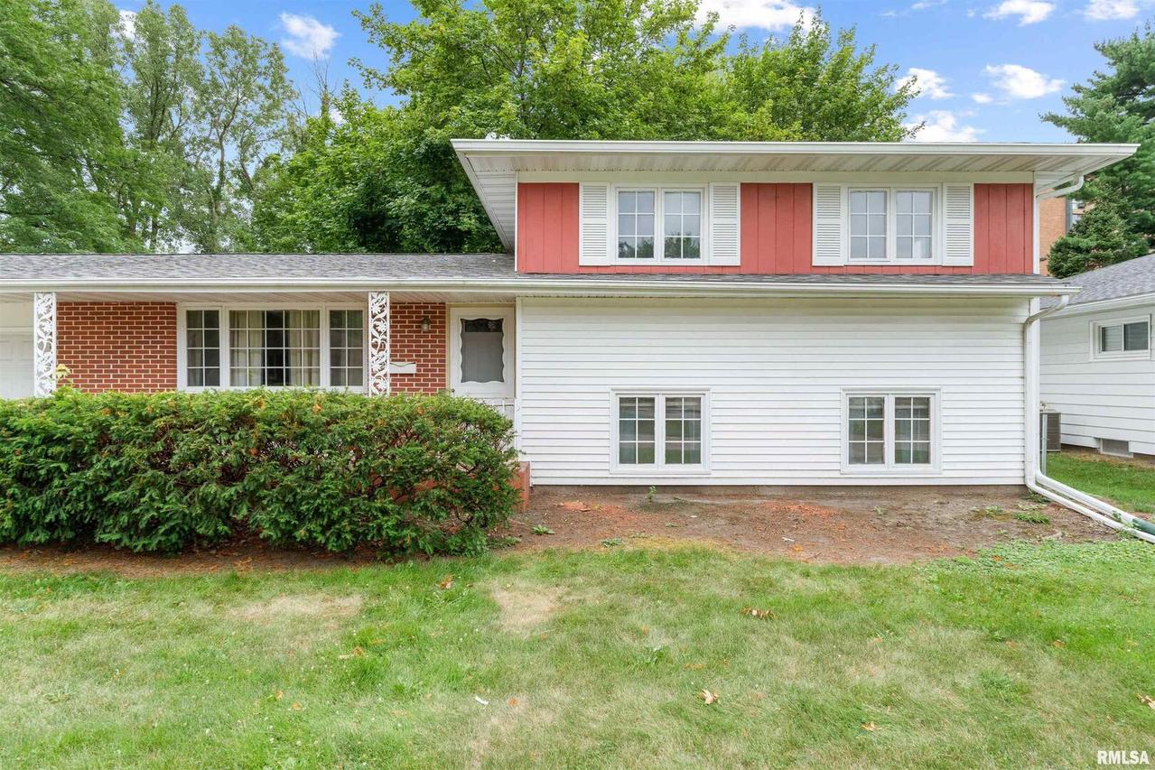 514 41st Ave., East Moline, IL 61244