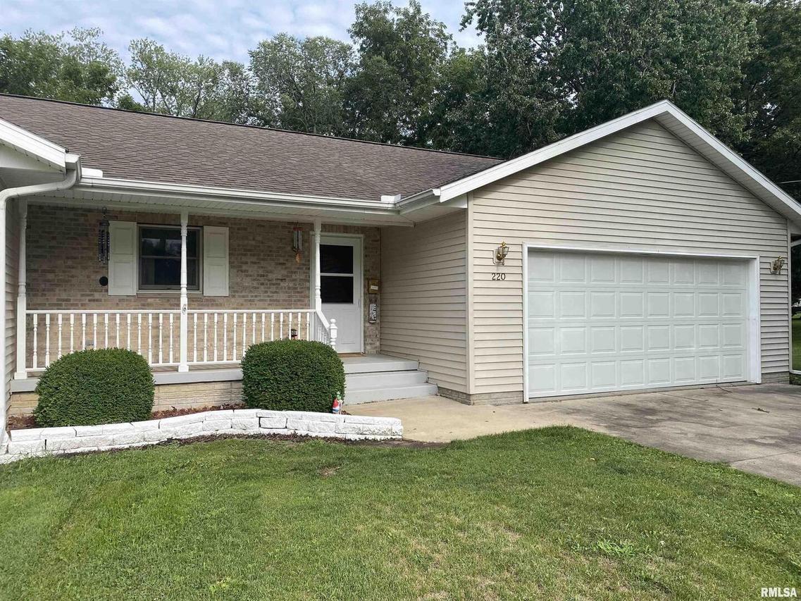 220 N Main St., Cambridge, IL 61238