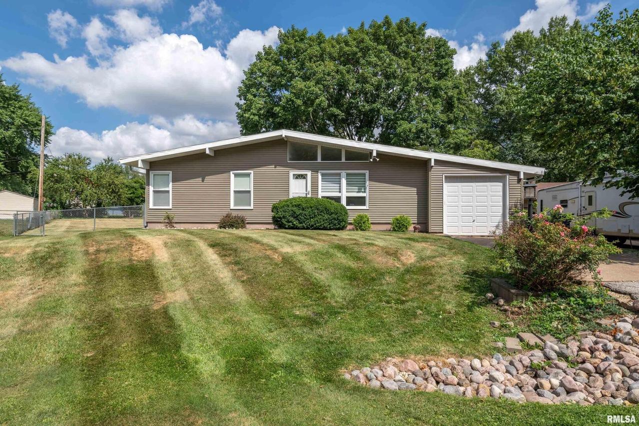 3818 15th St., Moline, IL 61265