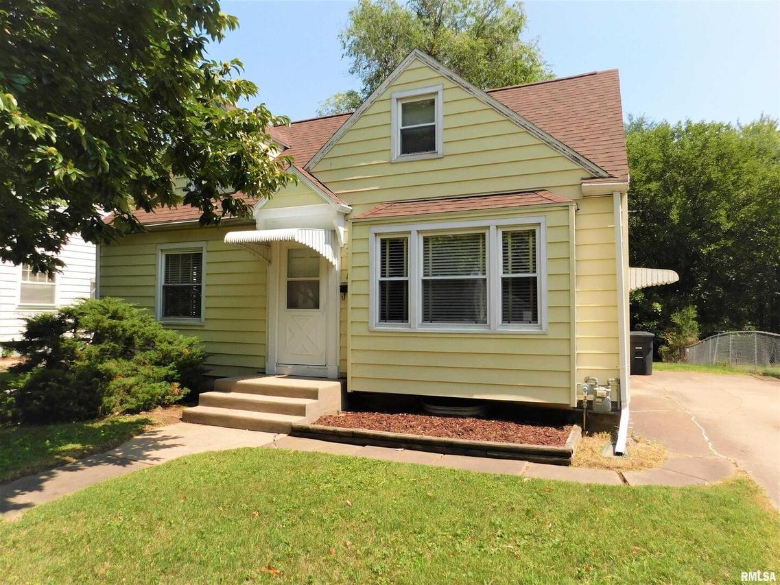 17 Blackhawk Hills Ct., Rock Island, IL 61201