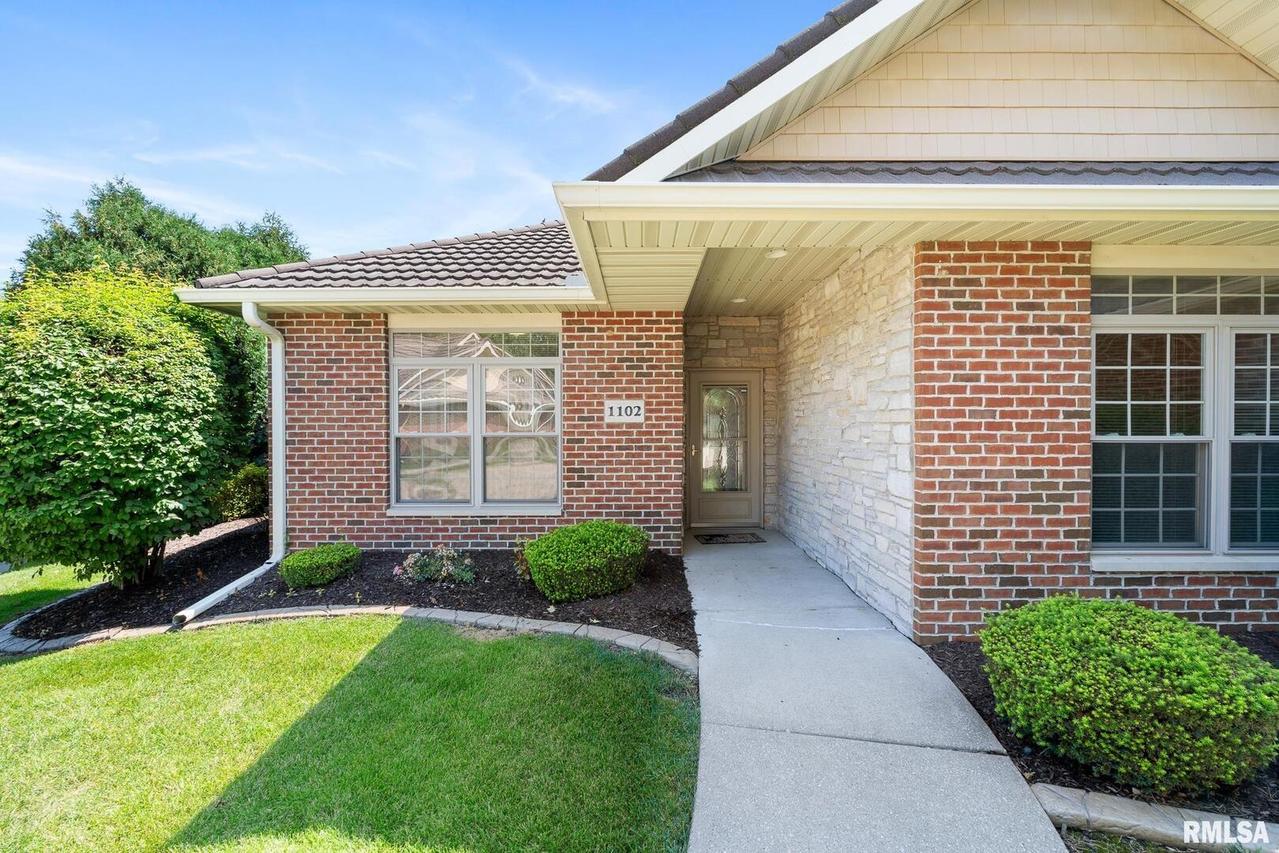 1102 2nd St., Moline, IL 61265