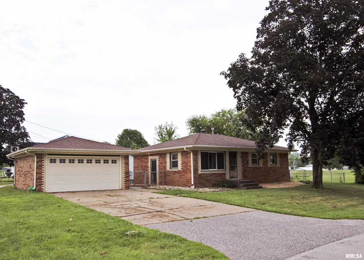 319 W 4th Ave., Andalusia, IL 61232