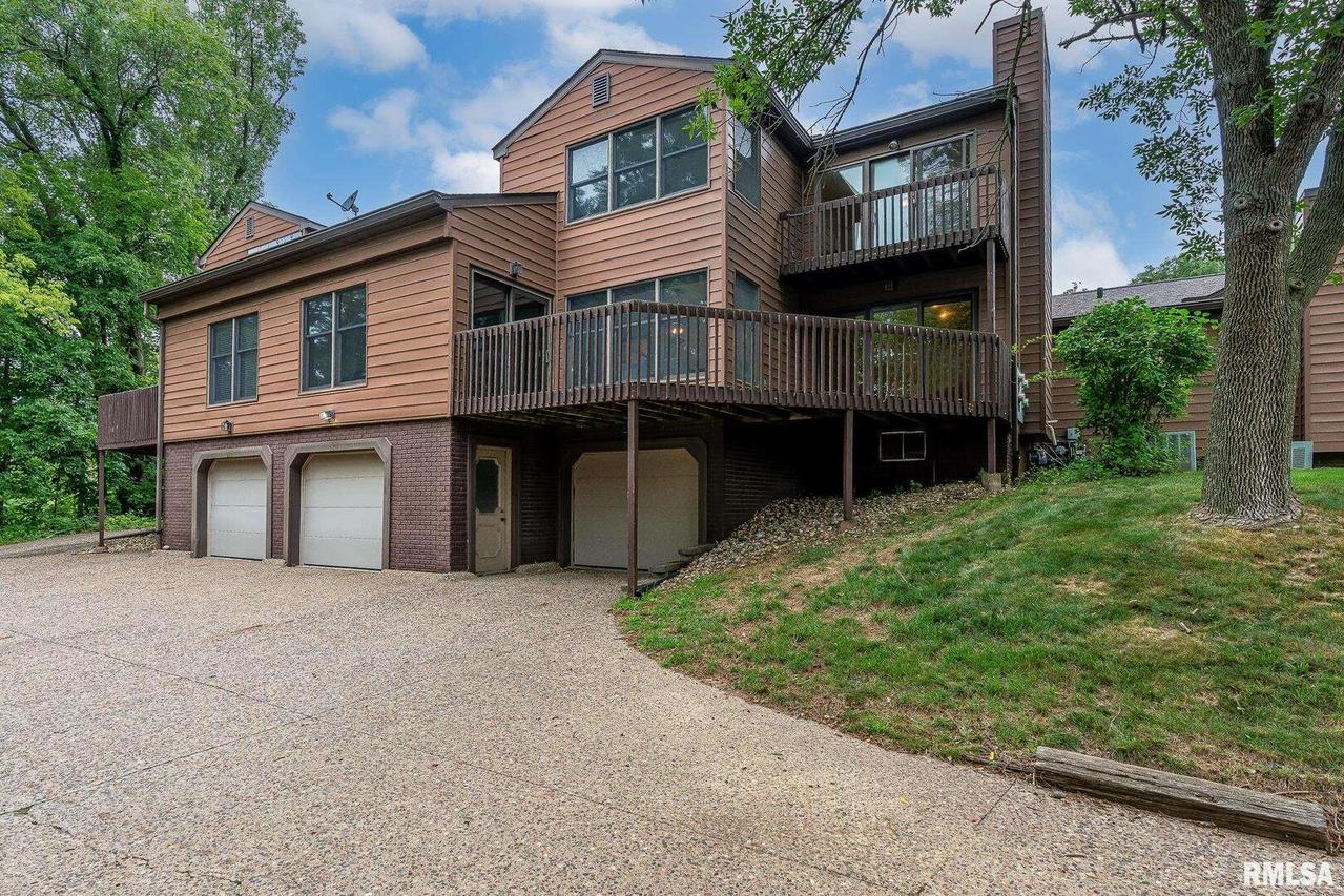 2814 32nd Avenue Dr., Moline, IL 61265