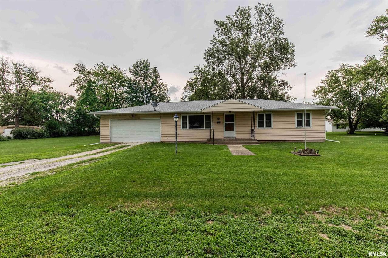 417 SE 7th Ave., Galva, IL 61434