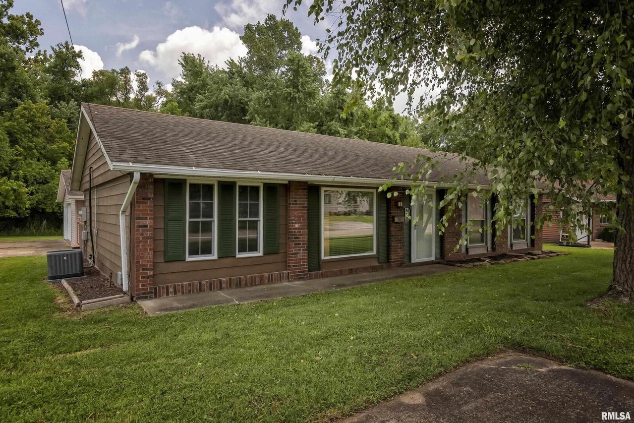 618 N 29th St., Herrin, IL 62948