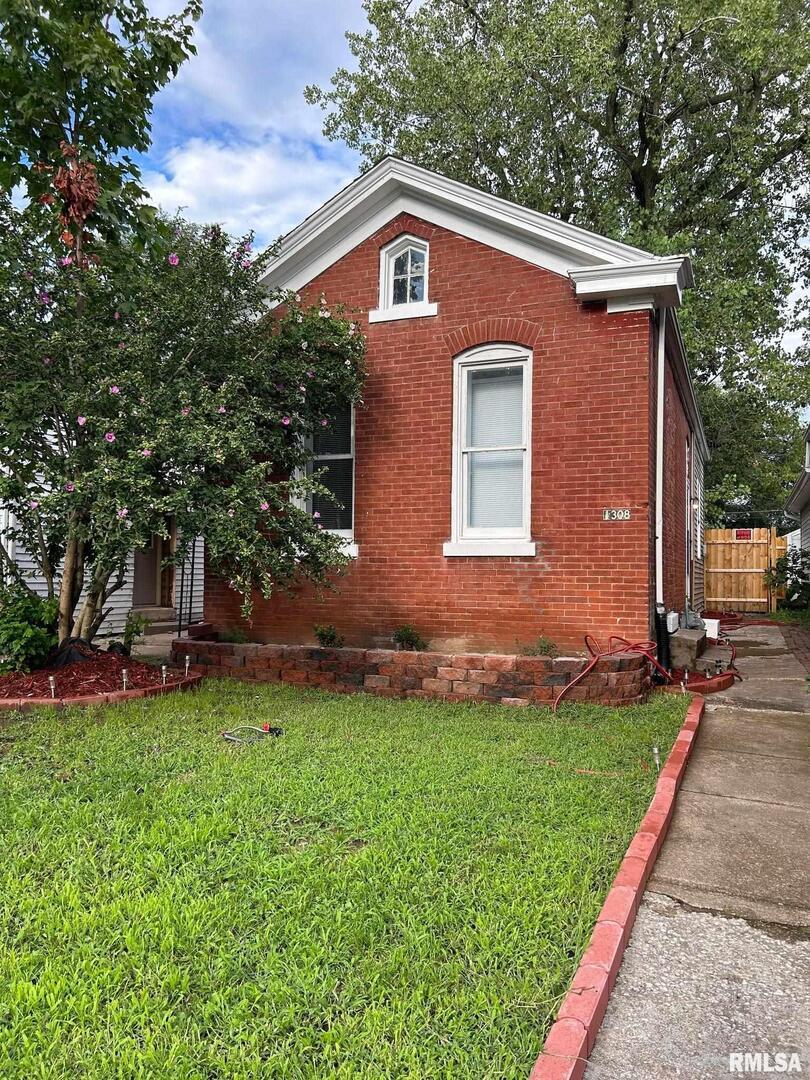 1308 N 9th St., Quincy, IL 62301