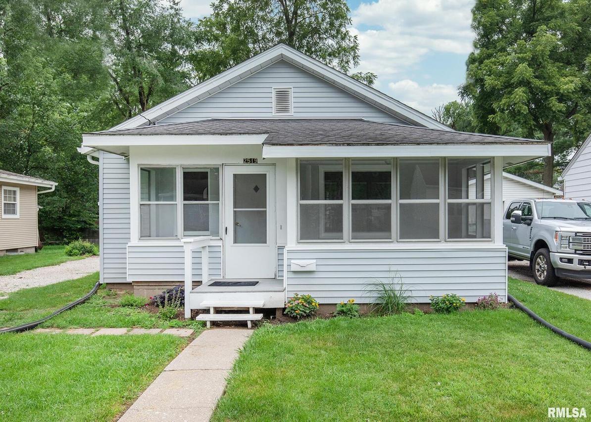 2519 3rd St., East Moline, IL 61244