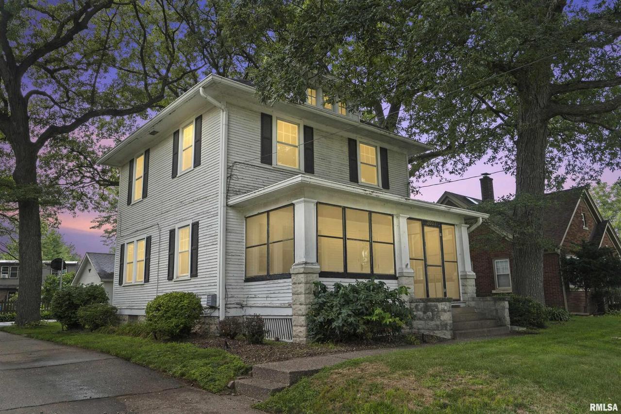 2007 13th St., East Moline, IL 61244