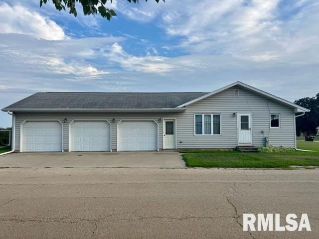 901 14th St., Fulton, IL 61252