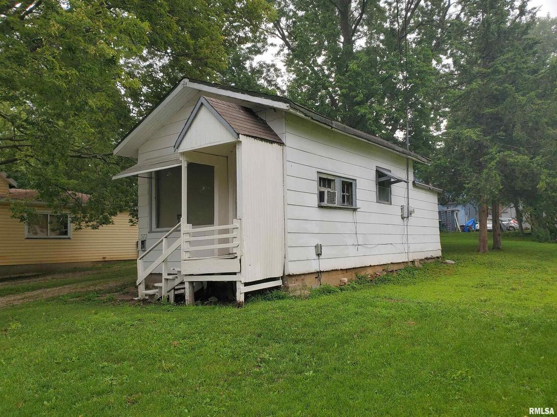372 E North St., Galesburg, IL 61401