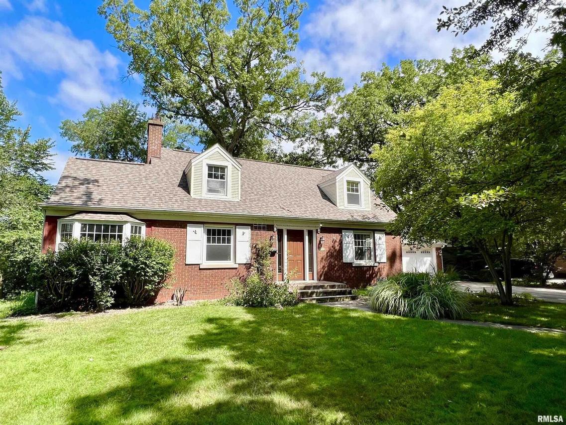 1079 20th Ave., East Moline, IL 61244