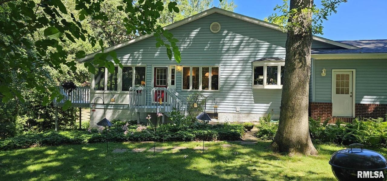 872 48th Avenue Ct., East Moline, IL 61244