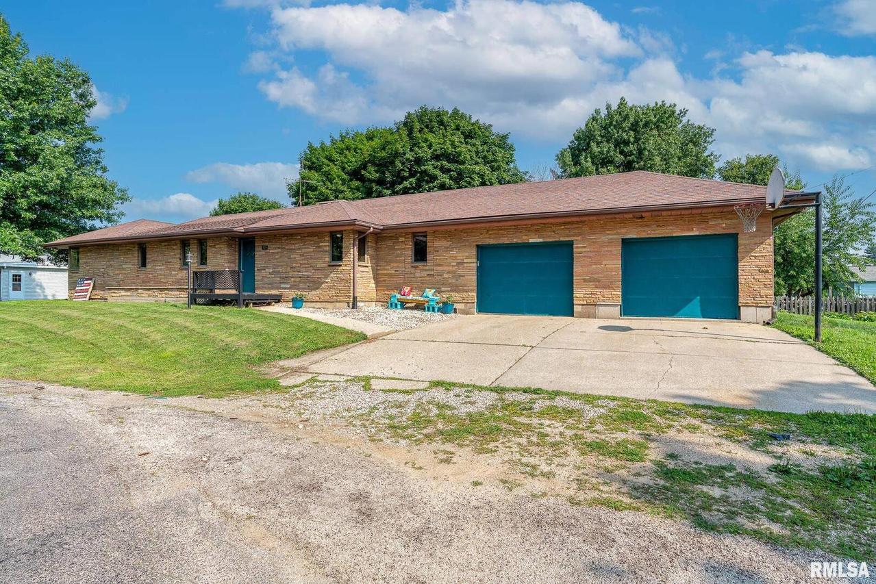 525 W Ridge St., Lanark, IL 61046