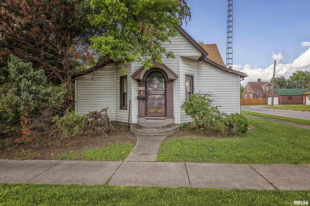 909 E Main St., West Frankfort, IL 62896