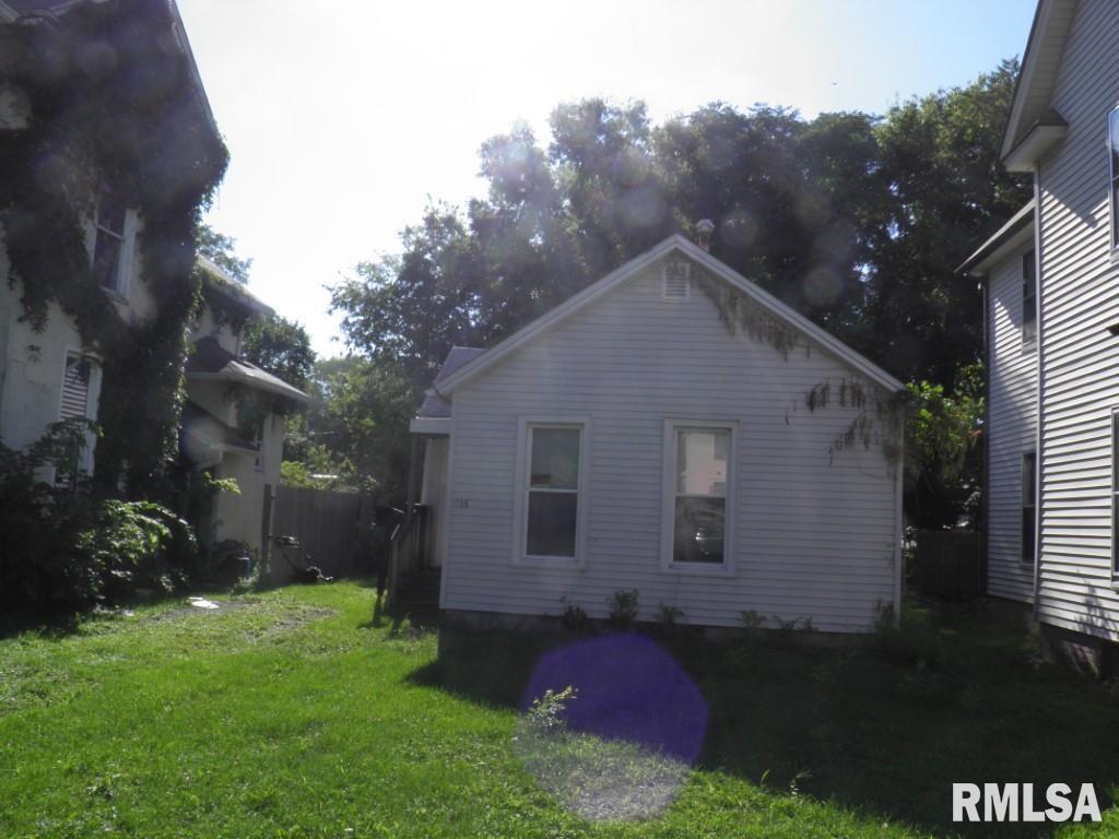 916 19th St., Rock Island, IL 61201