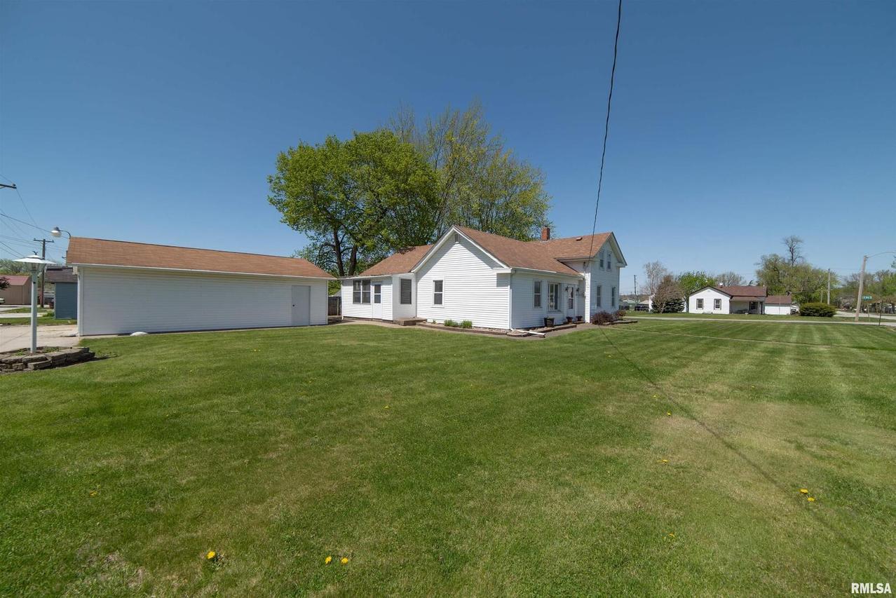 402 2nd St., Andalusia, IL 61232