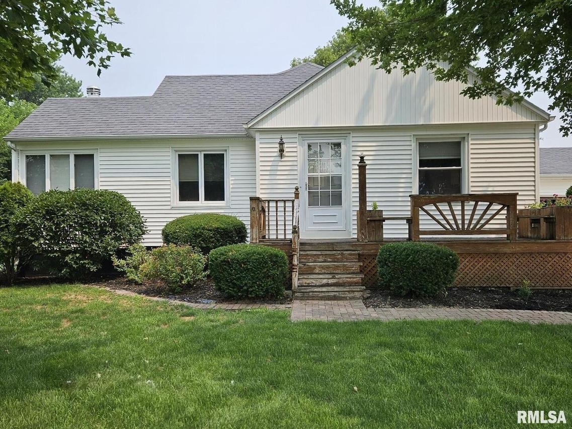 335 S Division St., Woodhull, IL 61490