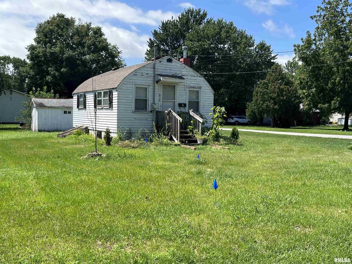 810 SW 4th St., Aledo, IL 61231