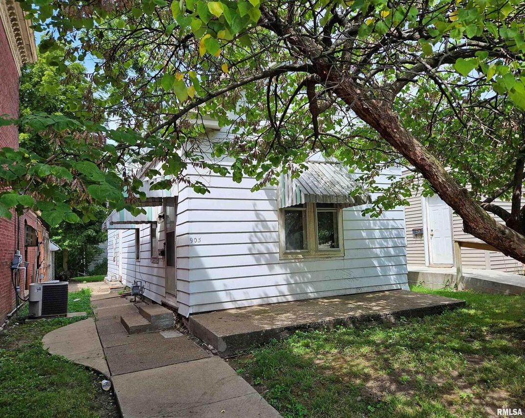 903 N 12th St., Quincy, IL 62301