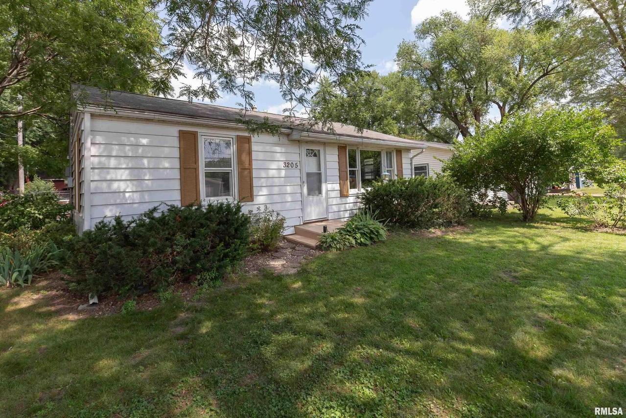 3205 48th Ave., Moline, IL 61265