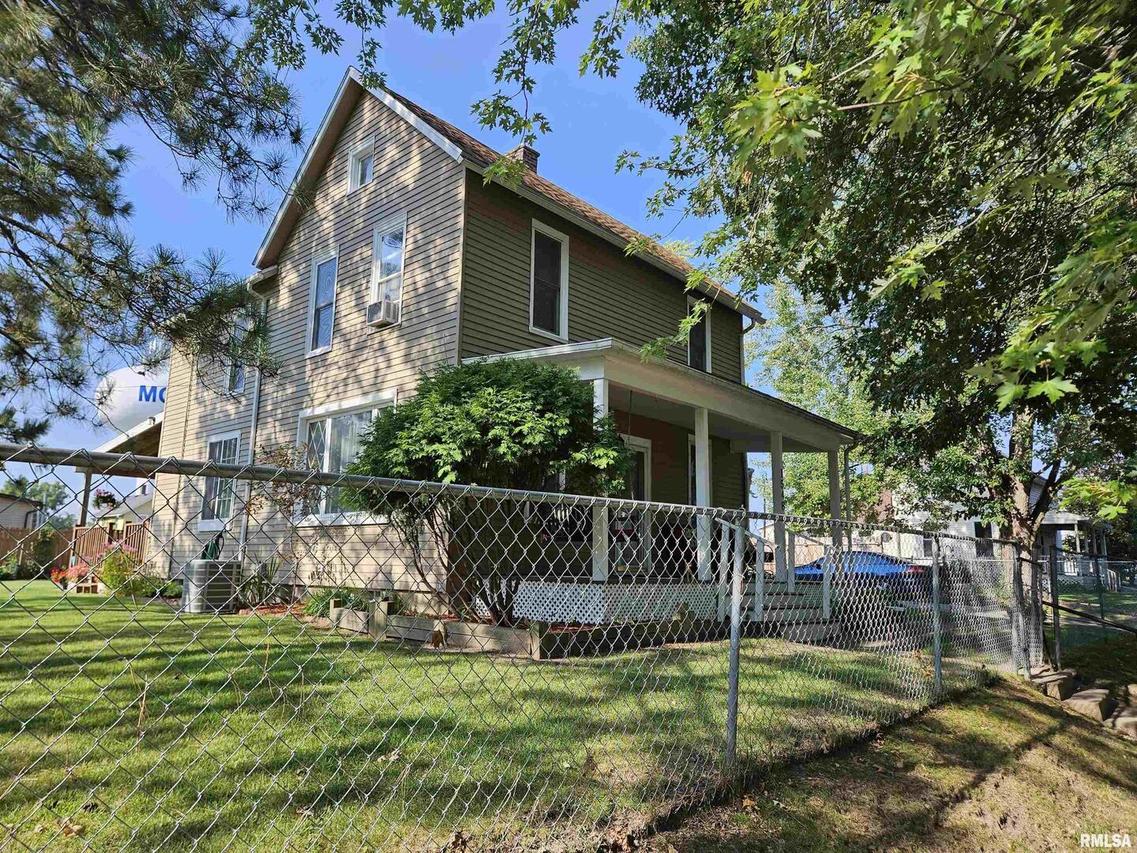 1548 15th Ave., Moline, IL 61265