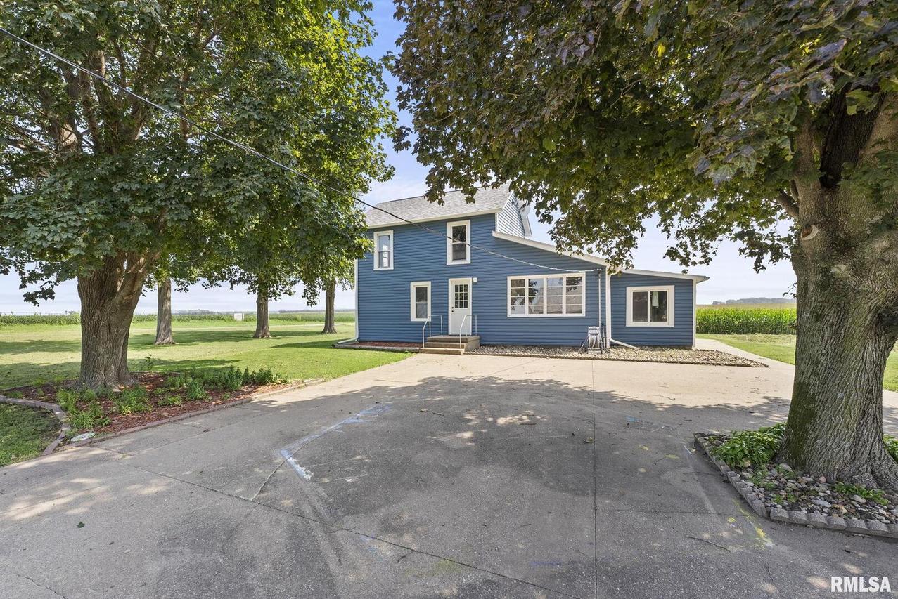 215 110th Ave., New Boston, IL 61272