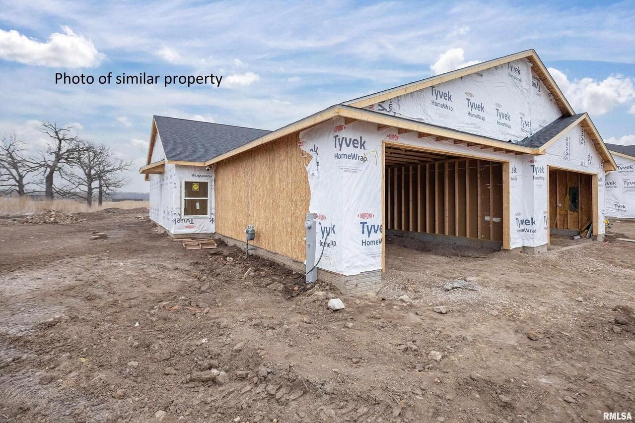 141 Beacon Harbor Cir., East Moline, IL 61244