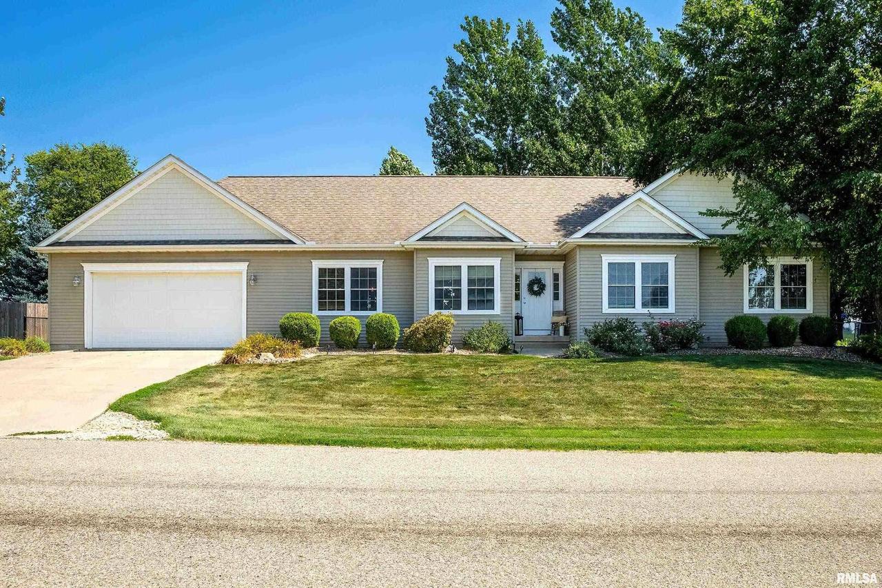 4 N Meadowbrook Dr., Geneseo, IL 61254