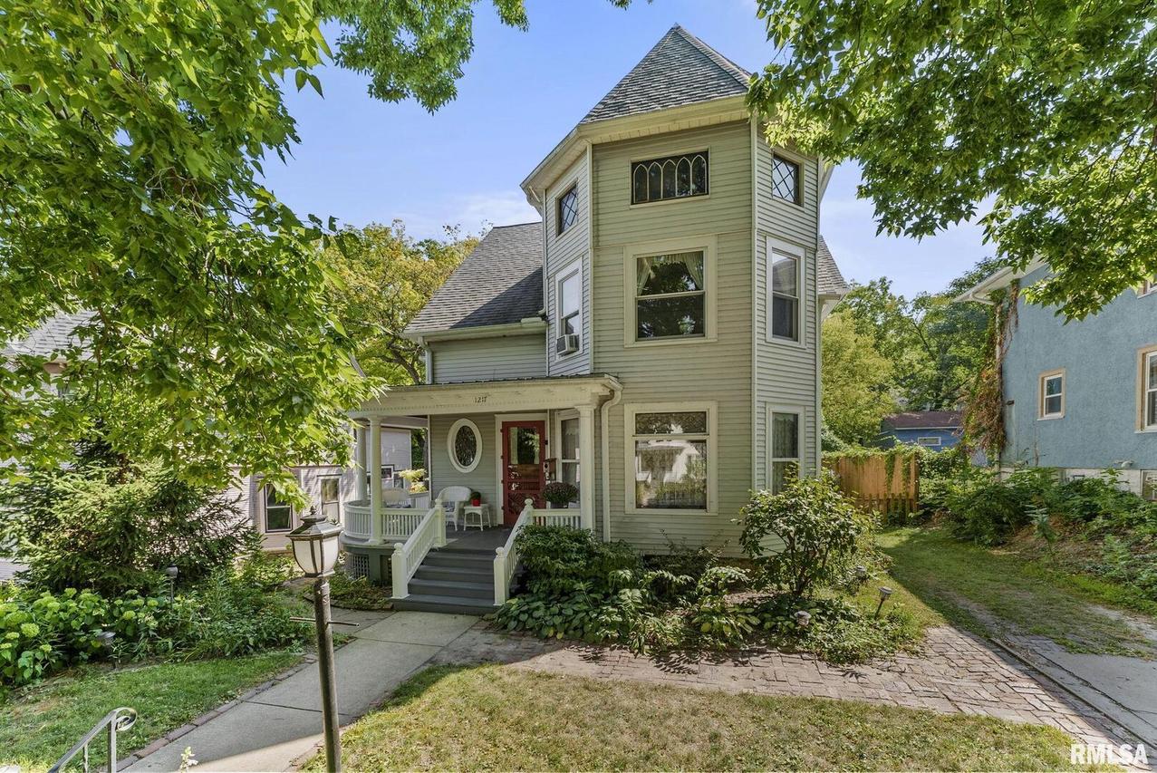 1217 21st St., Rock Island, IL 61201