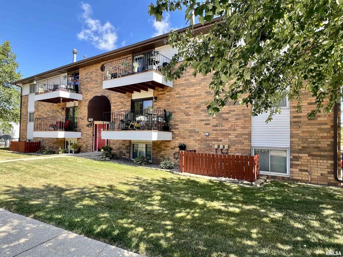 3020 4th St. #3, Moline, IL 61265