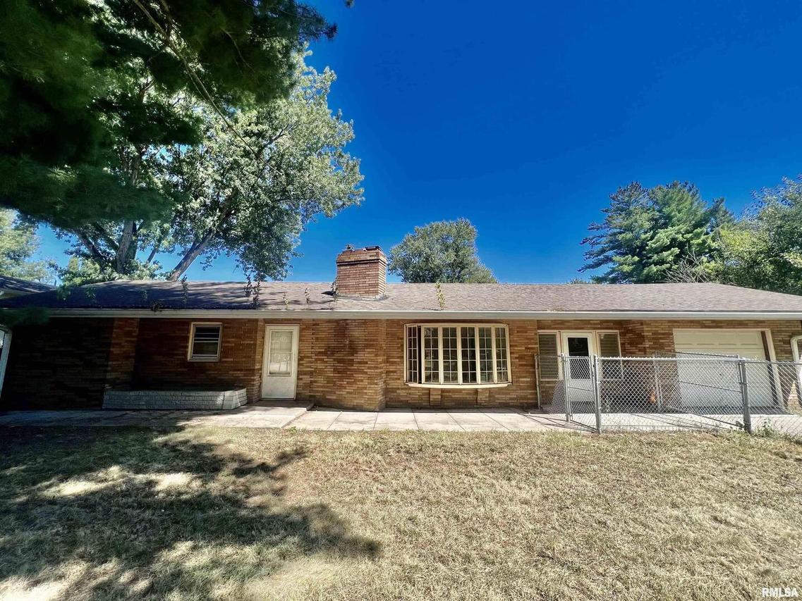 7 Pine Crest Ct., Colona, IL