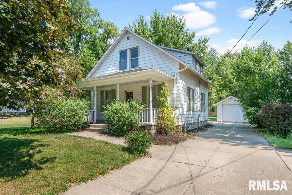 916 37th St., Moline, IL 61265
