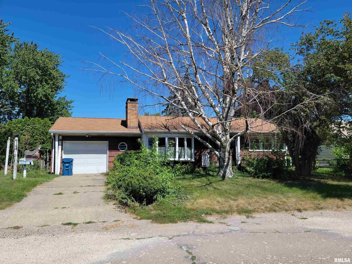 627 31st Ave., East Moline, IL 61244