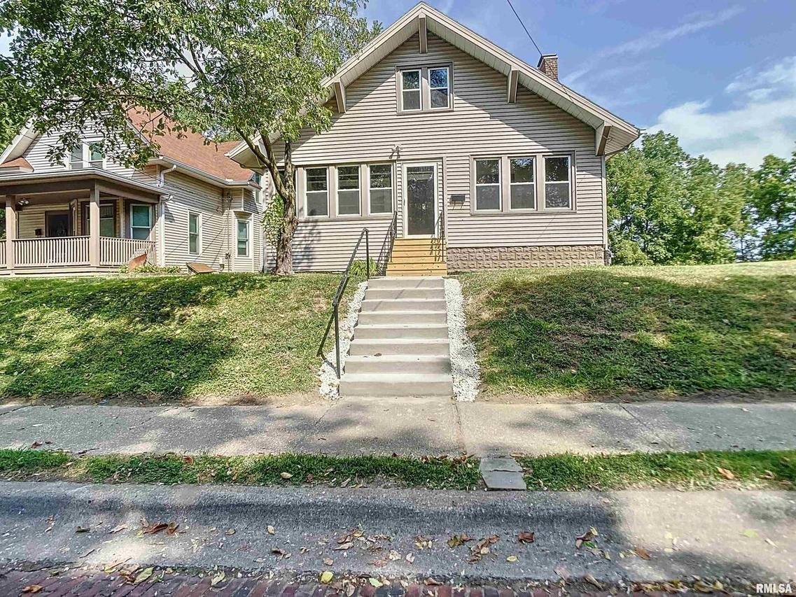 2837 9th Ave., Rock Island, IL 61201