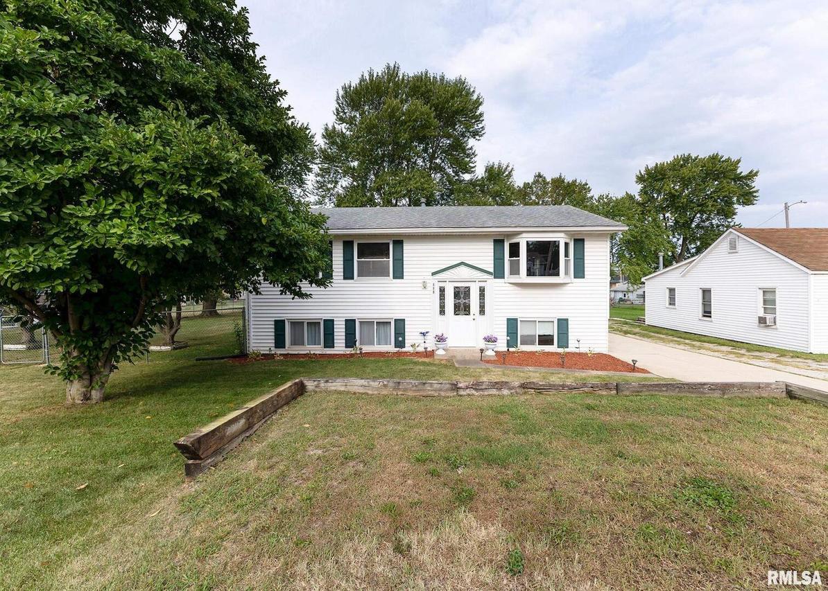 111 4th St., Colona, IL 61241