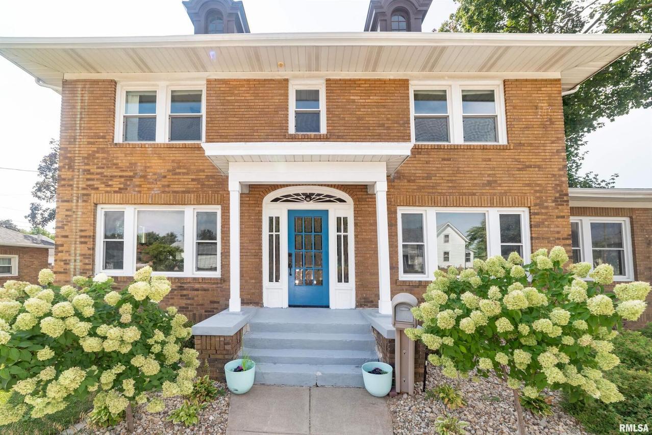 1106 19th Ave., Moline, IL 61265