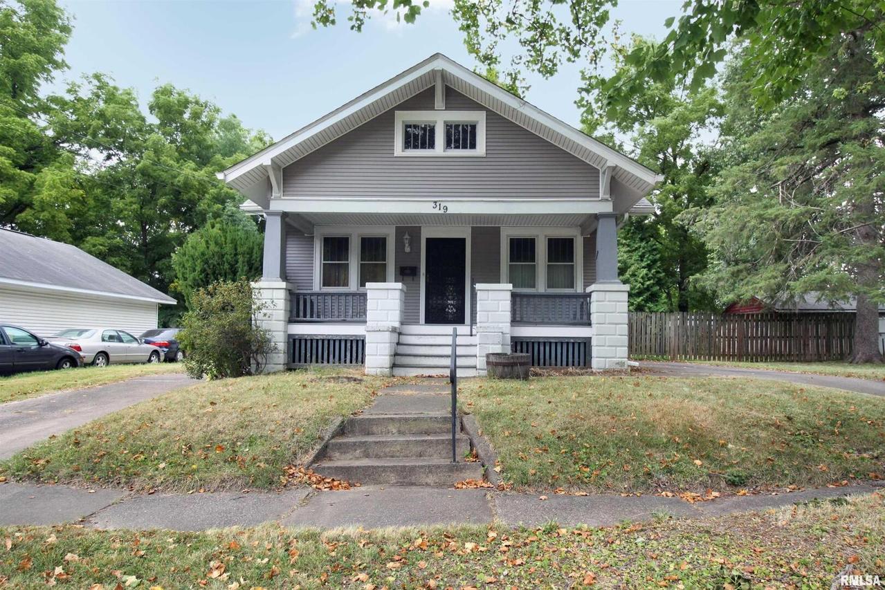 319 26th Avenue Ct., Moline, IL 61265