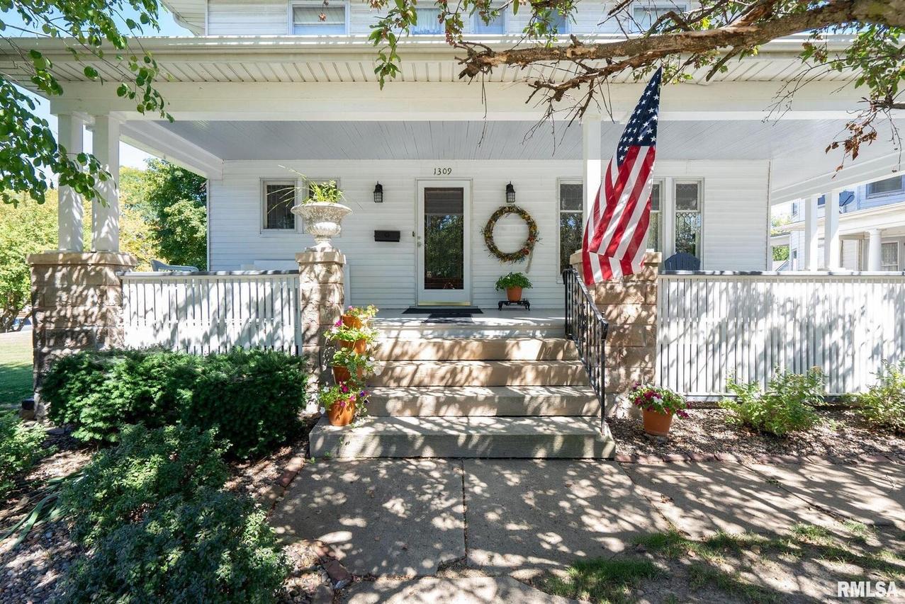 1309 19th Ave., Moline, IL 61265