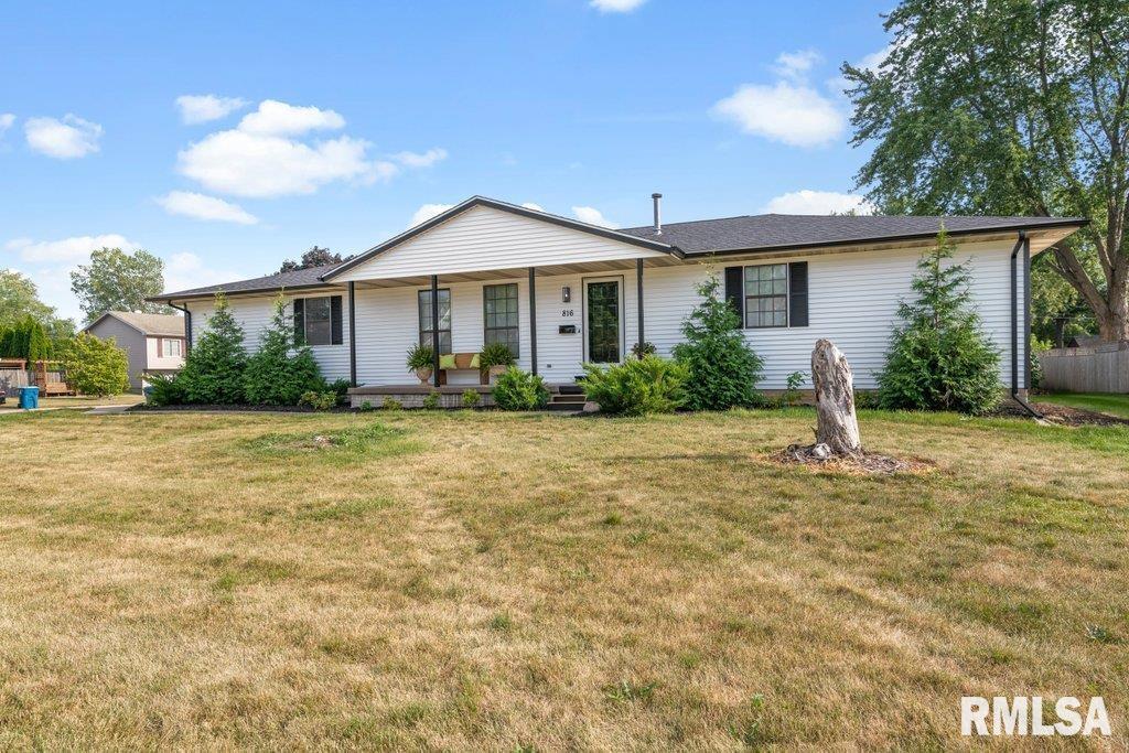 816 Oaklawn Ave., East Moline, IL 61244