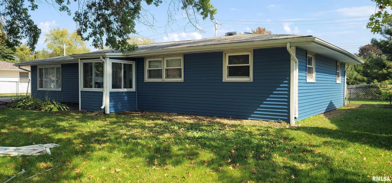 2411 10th St., Silvis, IL 61282