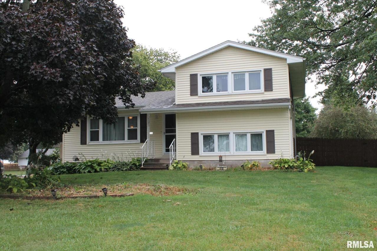 410 Elk St., Cambridge, IL 61238