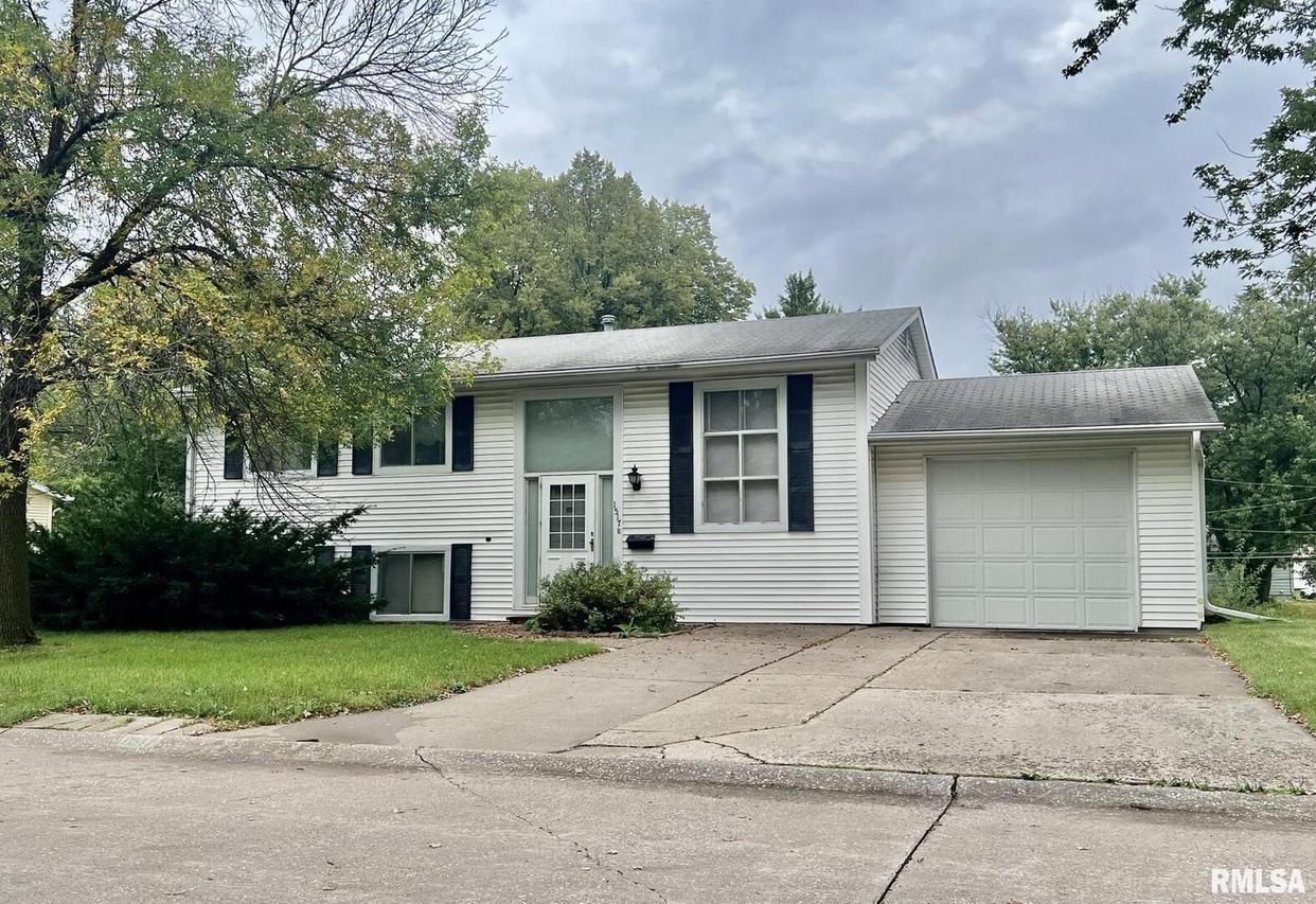 1517 12th St., Silvis, IL 61282